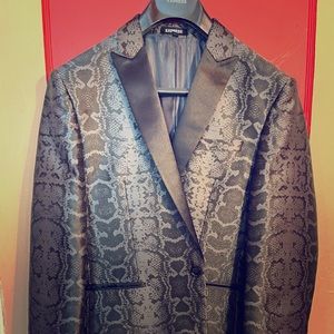 EXPRESS Men’s single button snakeskin tux blazer